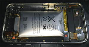 Is the battery in your iPhone 3G or 3GS swelling, and is it likely to damage your phone? Call 333.22.29.308