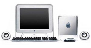 Un Power Mac G4 Cube completo di tastiera, mouse, altoparlanti e Apple Cinema Display